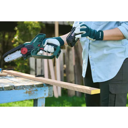 Wynajem - Akumulatorowa pilarka ręczna łańcuchowa Parkside (20V/2Ah)